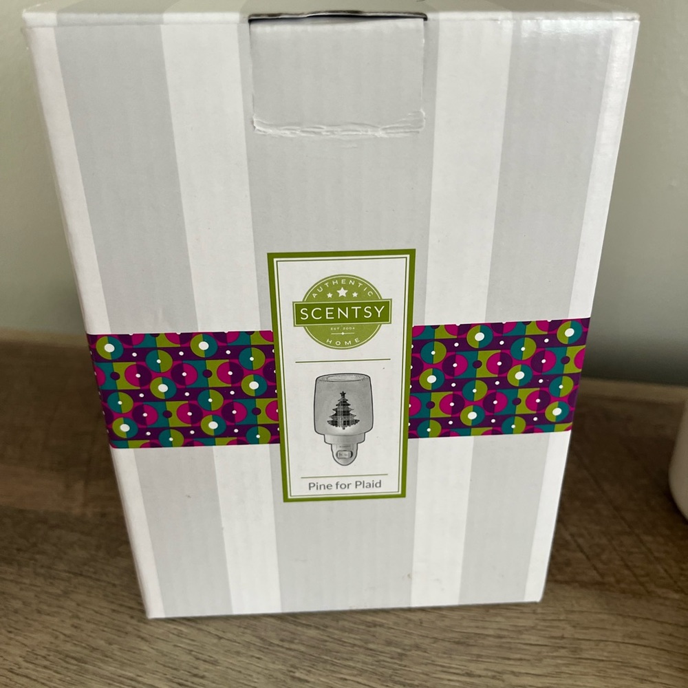 NIB Scentsy Wall Warmer